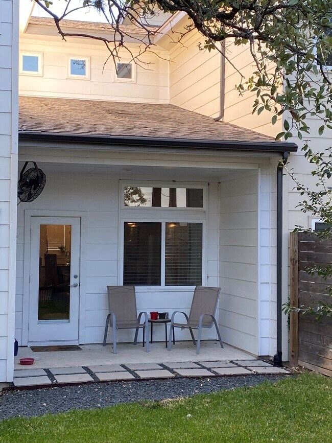 Building Photo - 6800 Menchaca Rd