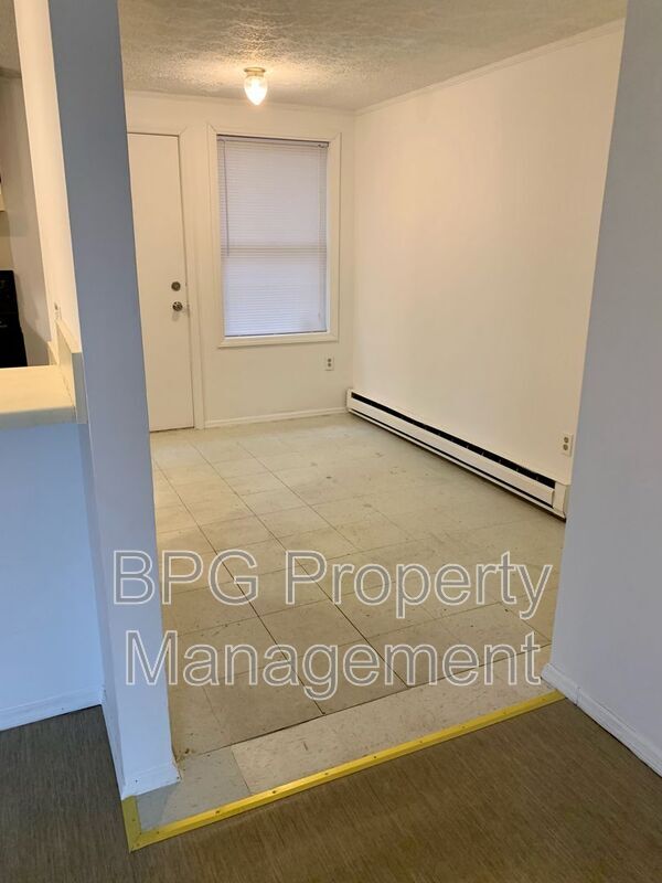 Building Photo - 123 Circle Dr