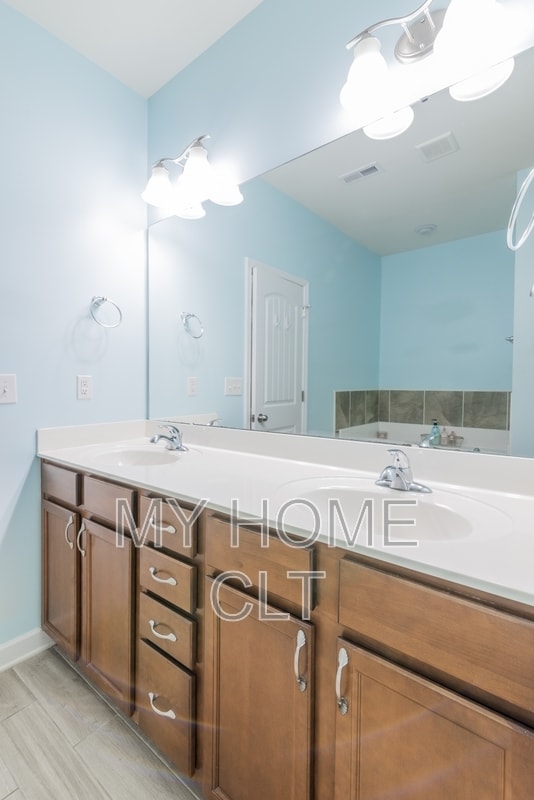 Building Photo - 8513 Loxton Cir