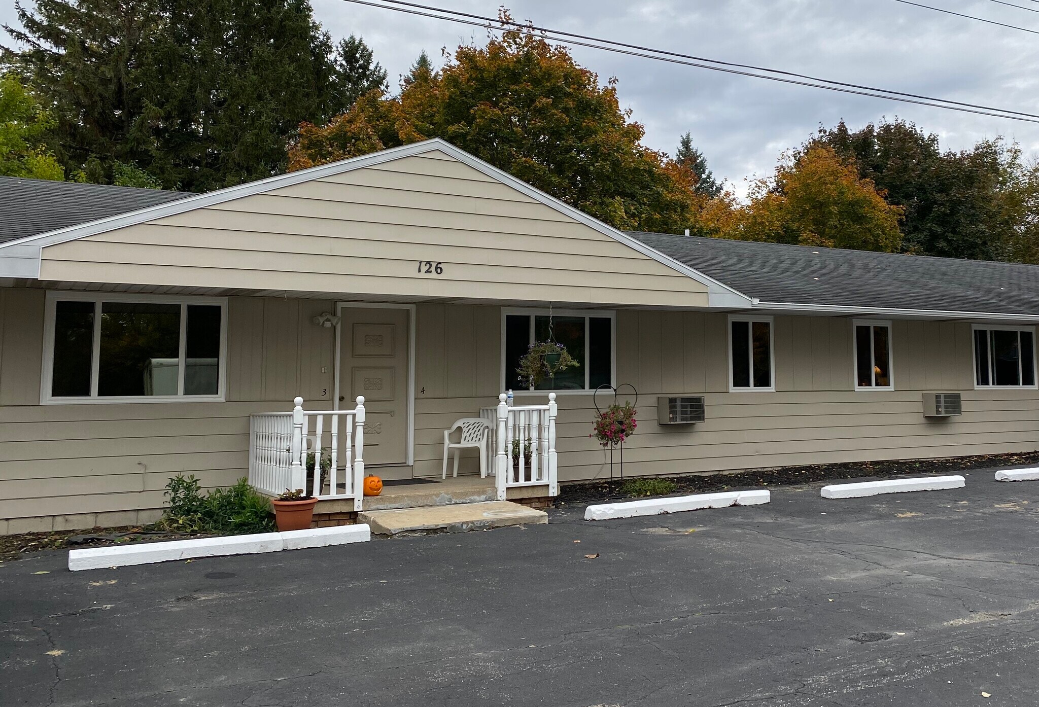 Building Photo - 126 Church St.