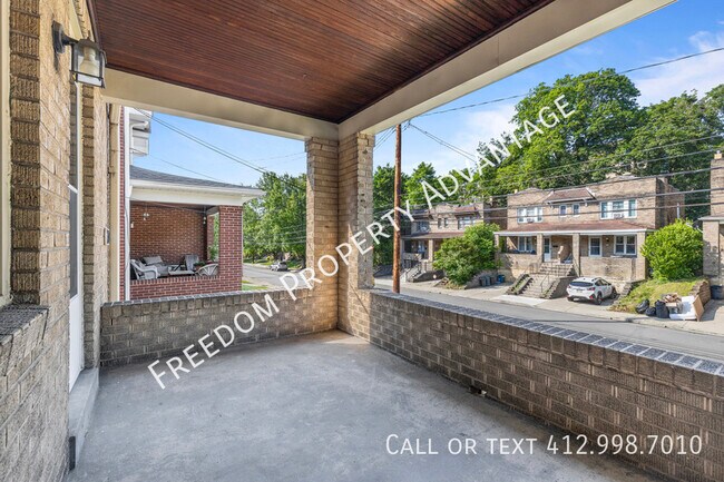 Building Photo - 739 Shady Dr E
