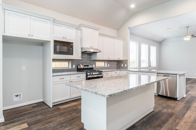 Building Photo - 27054 Golden Knoll Dr