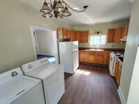 Building Photo - 178 River St