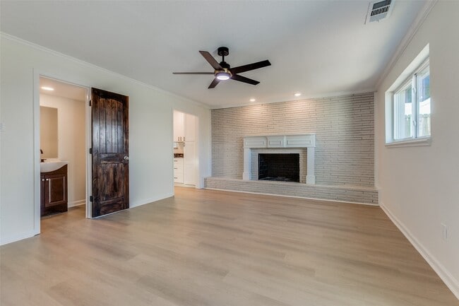 Building Photo - 1424 Stagecoach Dr