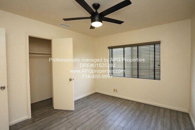Building Photo - Newly renovated 3 bedroom / 2 bathroom hou...