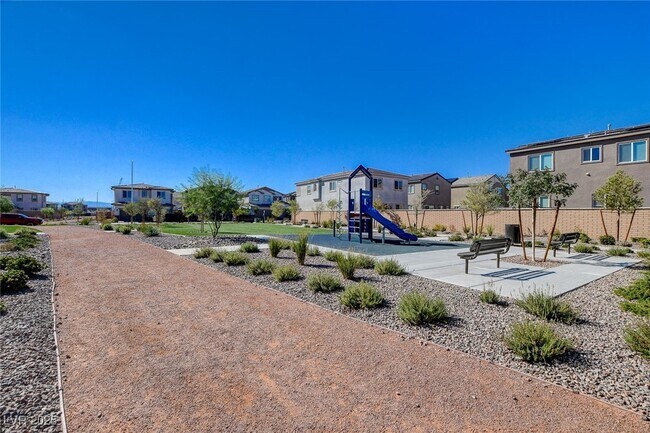 Building Photo - 871 Benning St