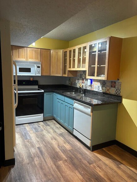 Building Photo - 5300 E Cherry Creek S Dr