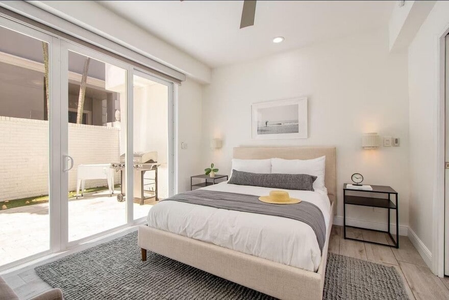 Building Photo - 3350 NE 14th Ct