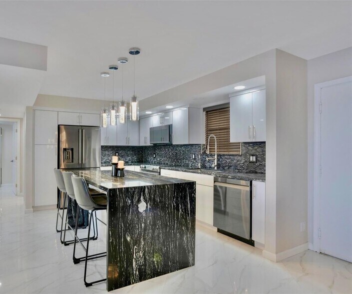 Building Photo - 605 Ives Dairy Rd