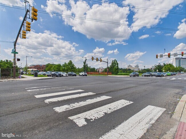 Building Photo - 1326 Grove St