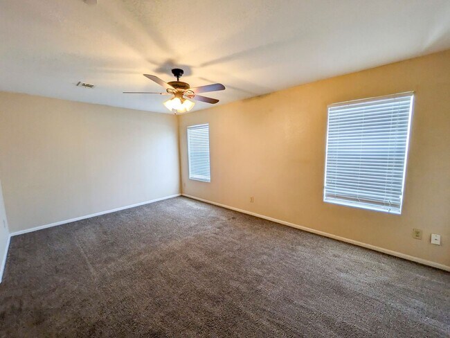 Building Photo - 956 Sunmeadow Dr