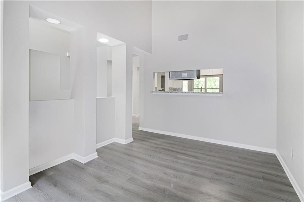 Building Photo - 204 Ivy Green Ln SE