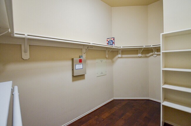 Building Photo - 5915 Turkey Creek