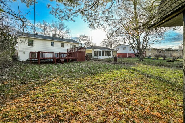 Building Photo - Check out this beautiful and spacious home.  Located in Irvington with access to Warren Twp schools.