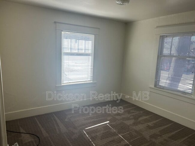 Building Photo - 54 S Wells Ave