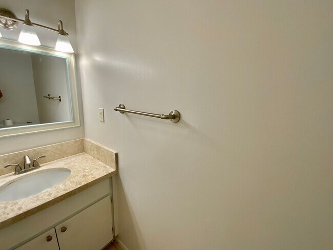 Building Photo - Nob Hill 2 bed, 1.5 bath in Mililani