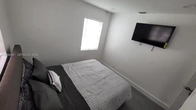 Building Photo - 821 NE 6th St