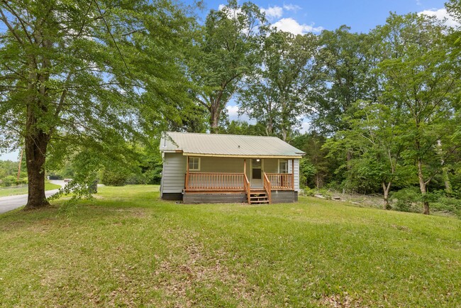 Building Photo - Charming 2 Bedroom, 2 Bathroom house