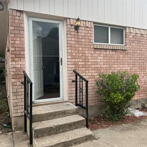 Building Photo - 403 Perry Ave