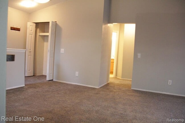 Building Photo - 21960 Indian Creek Dr