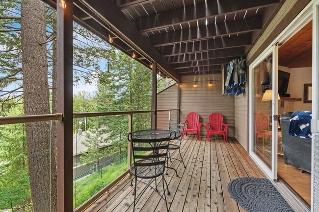 Building Photo - 1 Bedroom, 1 Bath Condo on Whitefish Lake