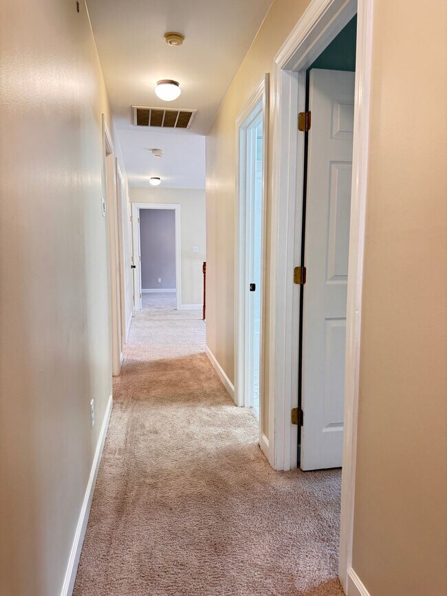 Building Photo - Spacious 4BR 2.5BA Home in Adams Farm with...