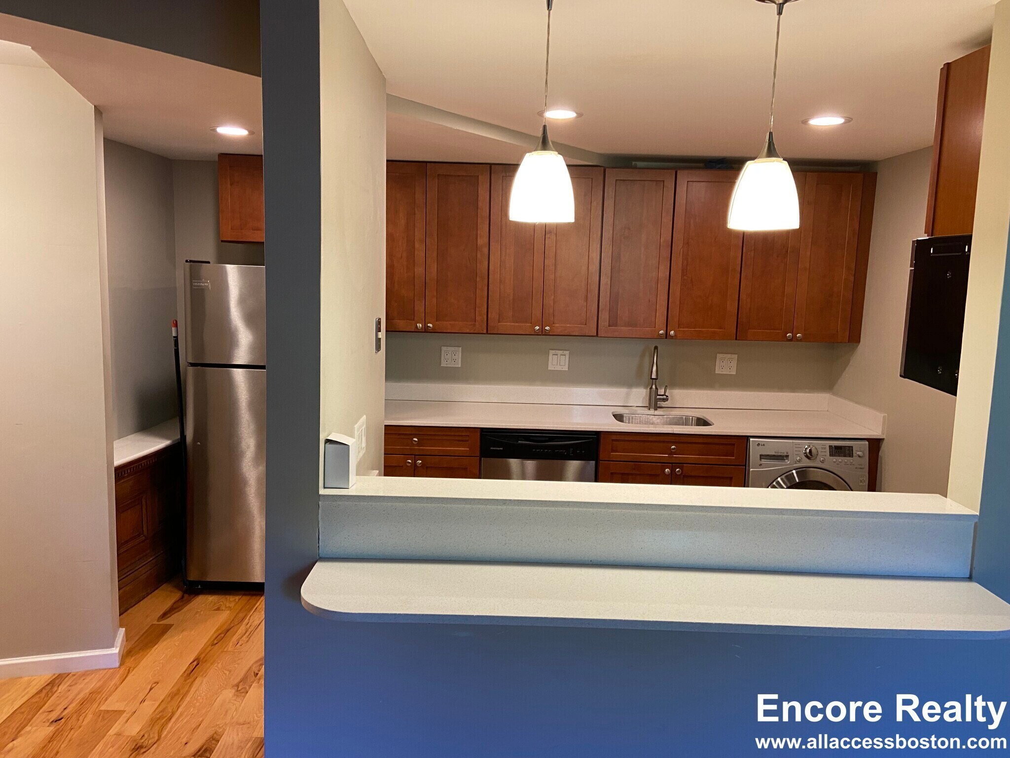 Building Photo - 17 Bow St