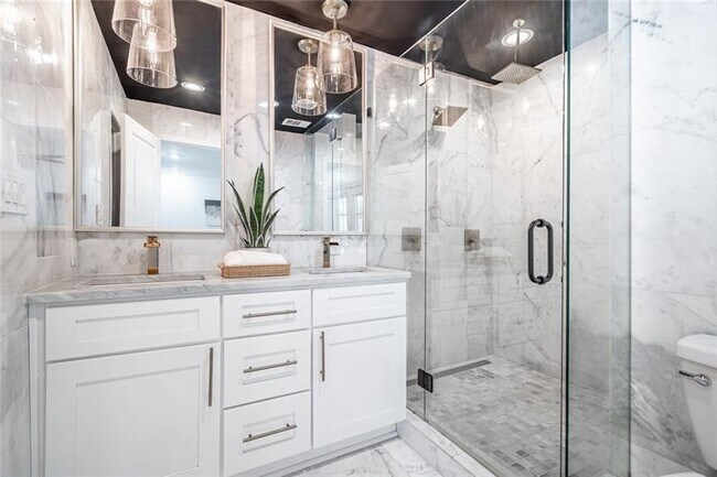 Building Photo - 1445 Monroe Dr NE