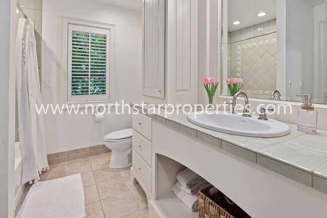 Building Photo - Custom Built Lake Oswego Home Near Lakerid...
