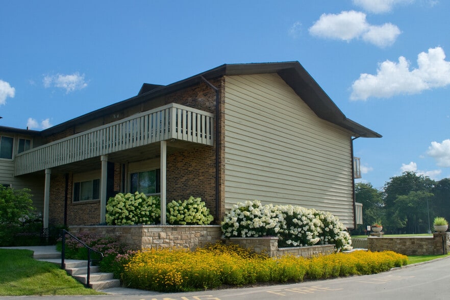 Primary Photo - Windpoint Apartments