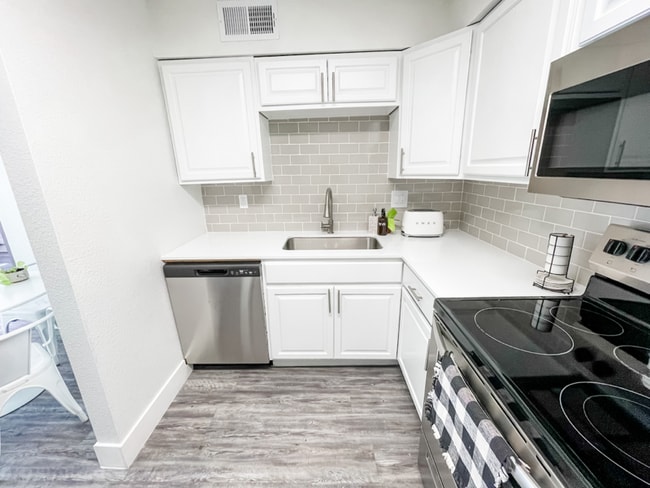 Building Photo - 1855 E Don Carlos