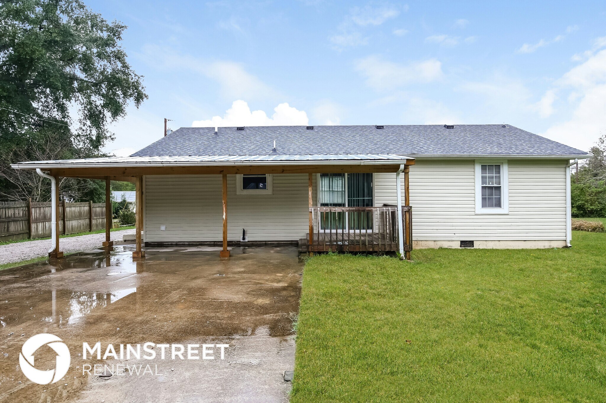 Building Photo - 305 Davis Dr