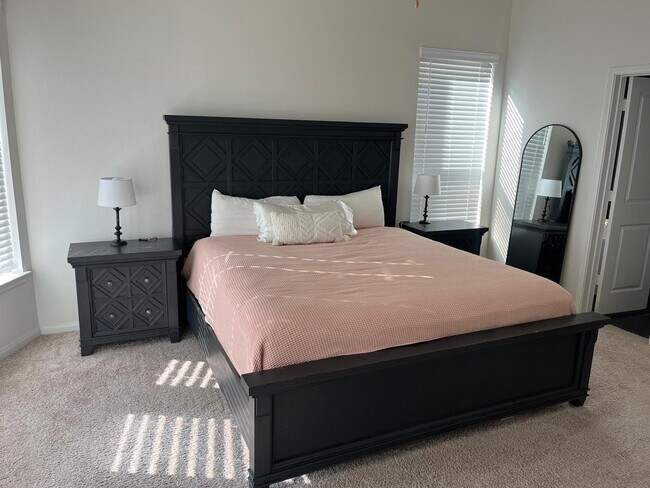 Building Photo - 10526 Wagner St