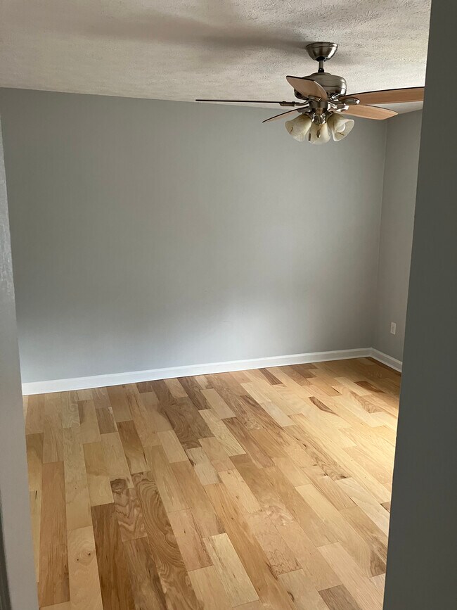 Building Photo - 77 Hennig Dr