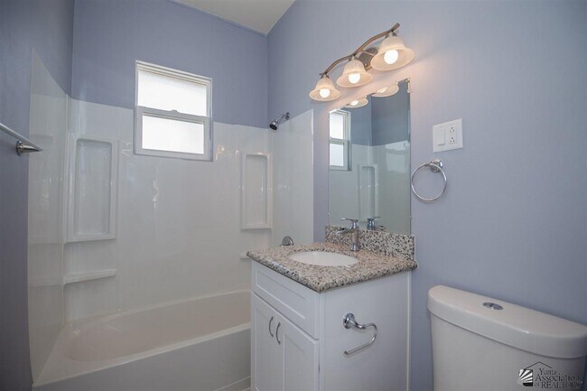 Building Photo - 889 W 1st St