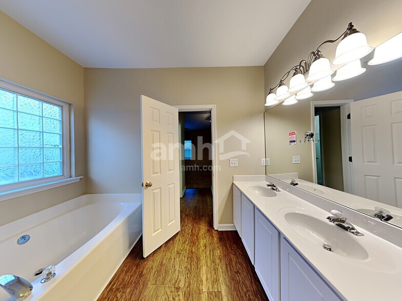 Building Photo - 1700 Johste Ct