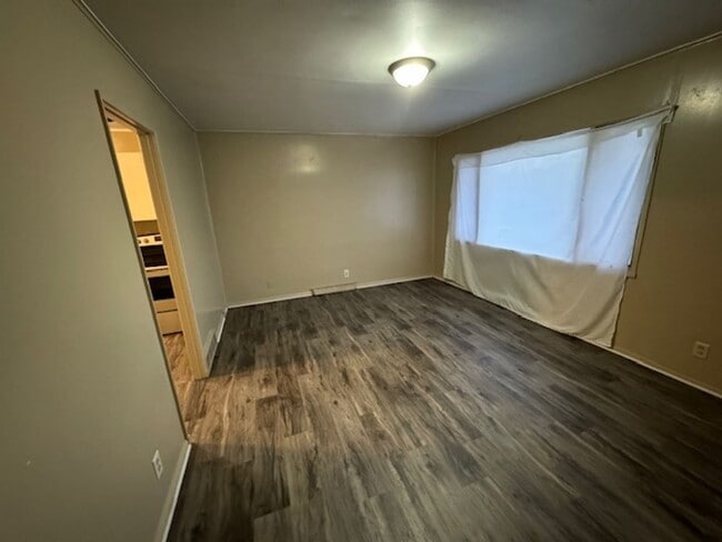 Building Photo - 739 Sherman Ave