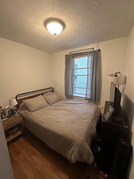 Building Photo - 137 Endicott St