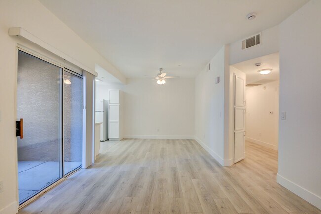 Building Photo - Horizon Hills Condominiums