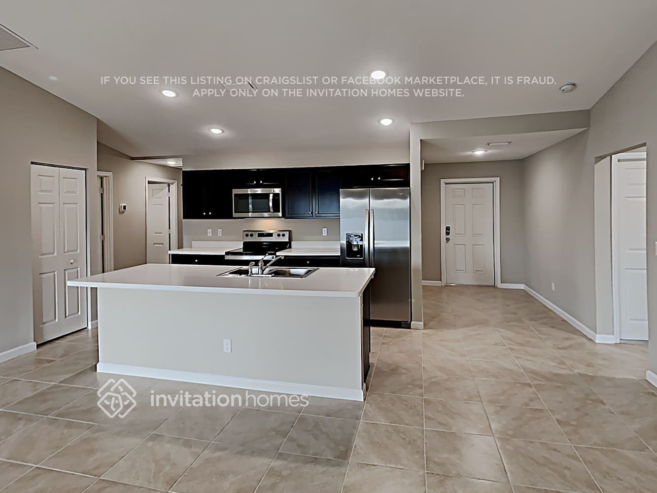 Building Photo - 3802 SW Daisy St