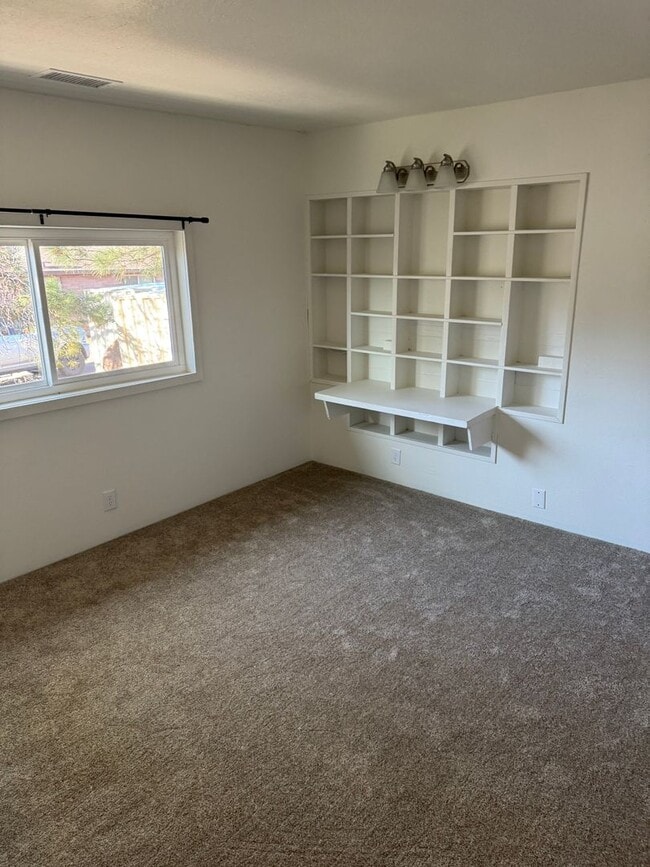 Building Photo - Back Unit of a Great Duplex in the Heart o...