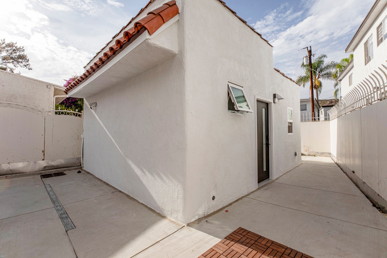 Building Photo - 1913 Eden Ave