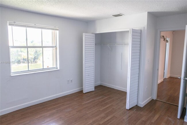 Building Photo - 985 NW 132nd Ct