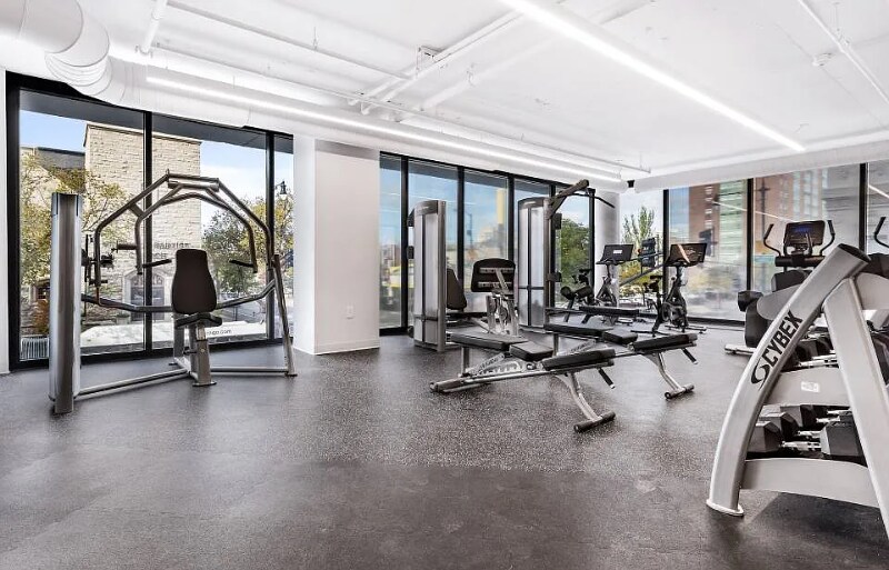 Building Photo - 4577 N Sheridan Rd