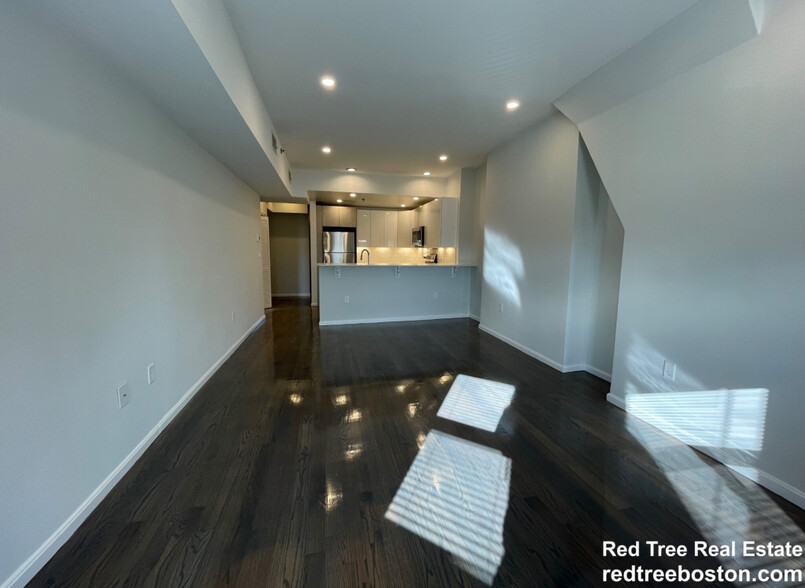 Building Photo - 1402 Beacon St