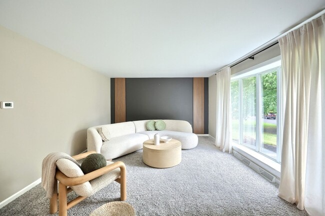 Building Photo - Beautiful Full Home in York