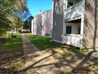 Building Photo - 600 Reusens Rd