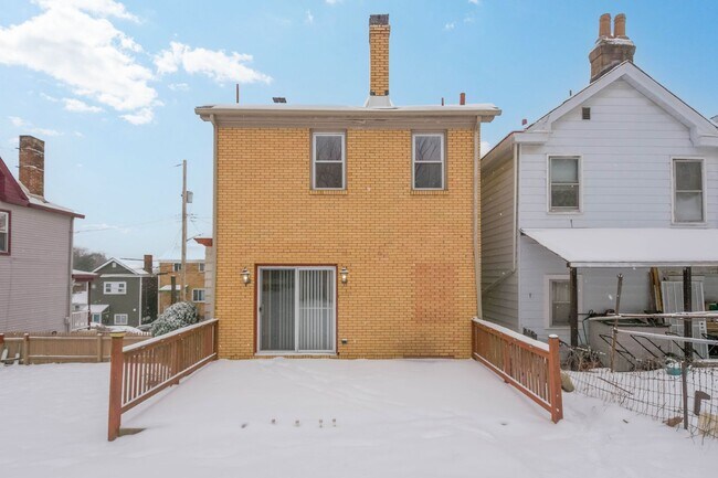 Building Photo - Renovated 3 bedroom home available NOW!