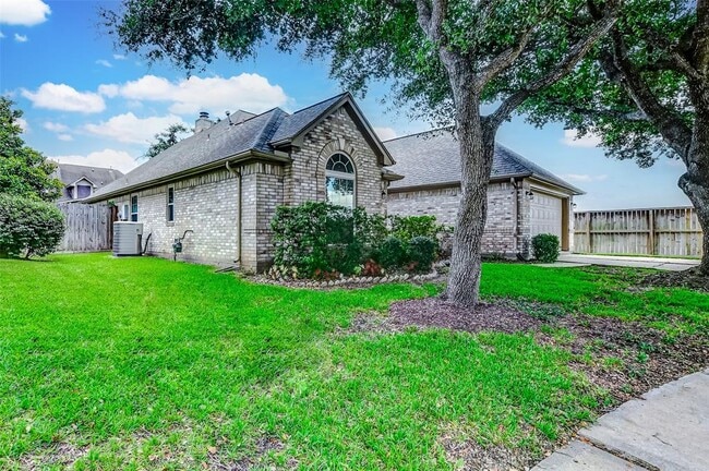 Building Photo - 7039 Clustering Oak Ct