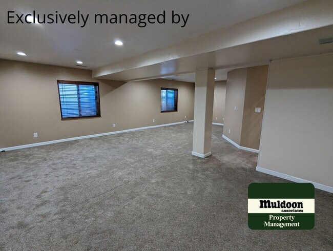 Building Photo - Spacious Updated Pueblo West Home! Pet Friendly!